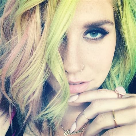 Kesha Describes Her Extensive Beauty & Makeup Routine