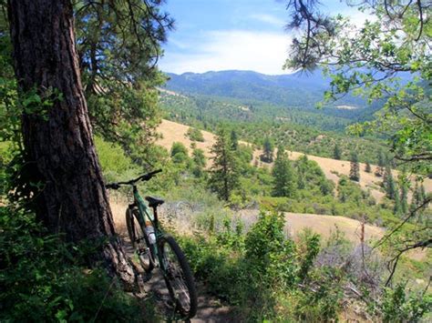 The 8 best hikes near Medford and Ashland, Oregon