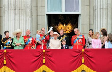 Queen Elizabeth Buckingham Palace, London June 2017- Trooping the ...