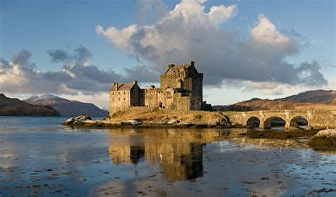 File:Eilean Donan Castle, Scotland - Jan 2011.jpg - Wikipedia