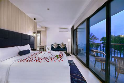 ASTON Anyer Beach Hotel - Scenic sunsets and views of Krakatoa