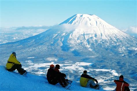 Guide to Niseko snowboarding holidays in Japan