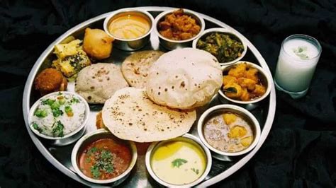 7 Indian Food Traditions That Connect You to Your Culture