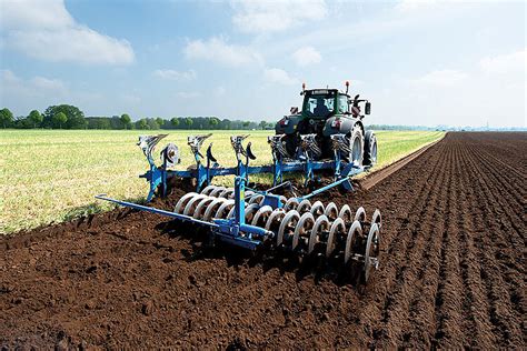 Soil cultivation with professional machines | LEMKEN