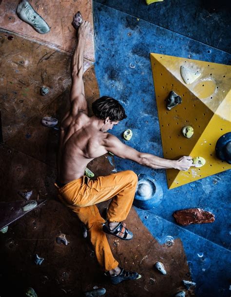 Bouldering vs Rock Climbing: Is One Harder Than the Other?