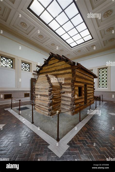 Abraham lincoln log cabin hi-res stock photography and images - Alamy