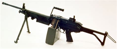 File:M249 FN MINIMI DA-SC-85-11586 c1.jpg - Wikimedia Commons