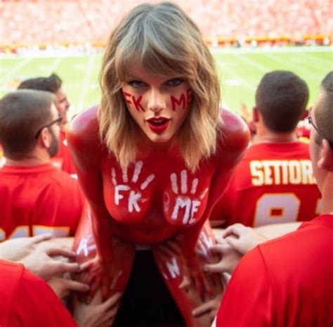 PHOTO Taylor Swift Bending Over In The Stands For Chiefs Fans