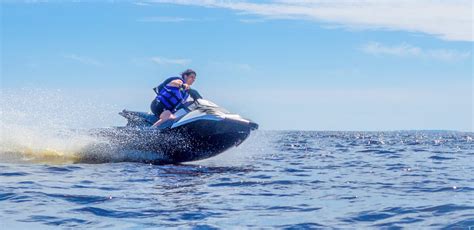 Jet Skiing | Learn What Type of Coverage You Need - VisitorsCoverage Inc.