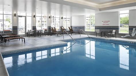 Modern Hotel Near University of Southern Indiana | Hyatt Place Evansville / Downtown