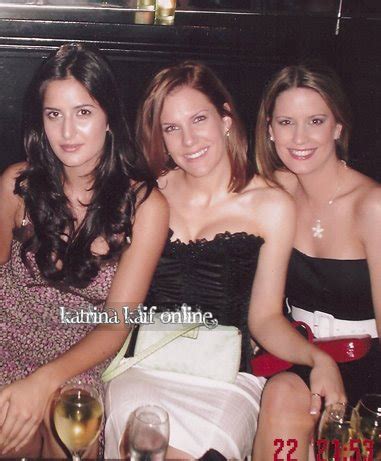 teejaysfunz: Katrina Kaif with Sisters - Family Pictures