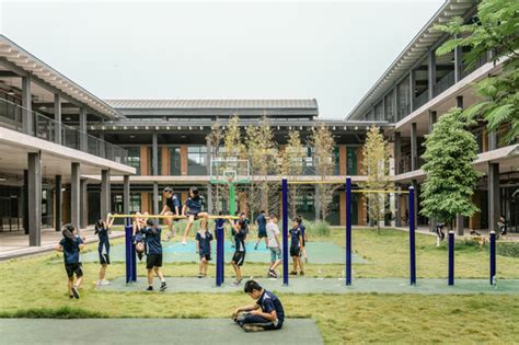 LYCEUM School / DL Atelier | ArchDaily