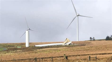 Giant wind turbine collapse to be investigated - BBC News