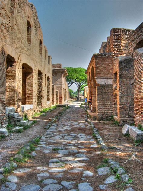 Ostia Antica - Domus is more of the Insula (lower class house) than ...