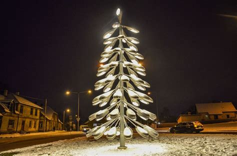 This Christmas tree made out of old street lights : r/mildlyinteresting