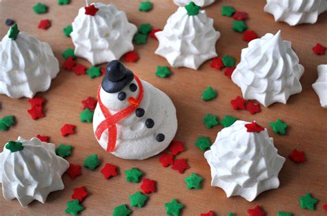 Fashion Gourmet: Christmas baking week - Meringue trees and snowmen