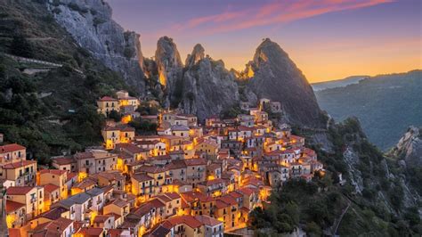 Take A Trip To This Italian Village For Stunning Mountain Sceneries