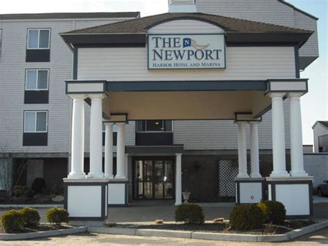 Newport Rhode Island Hotels - Newport Harbor Hotel and Marina