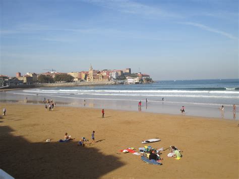 Beach Day in Gijón - Little-Birdie