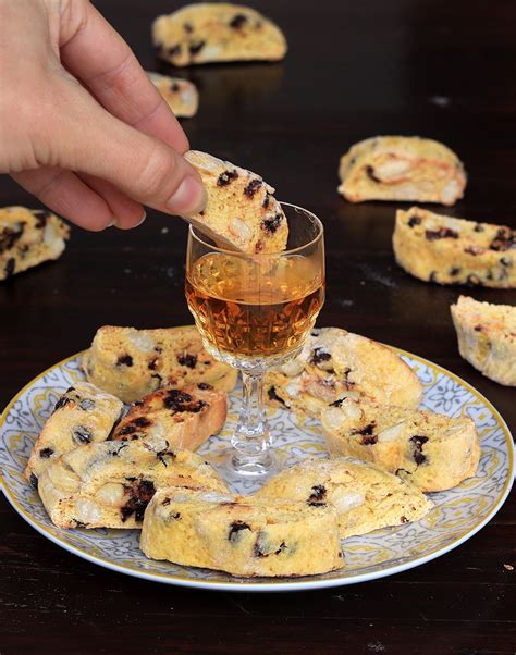 CANTUCCI E VIN SANTO biscotti toscani da inzuppare nel vino liquoroso