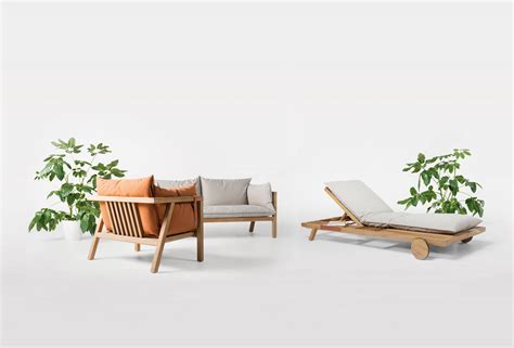 Umomoku: A Comfortable Outdoor Furniture Collection Designed for Lounging