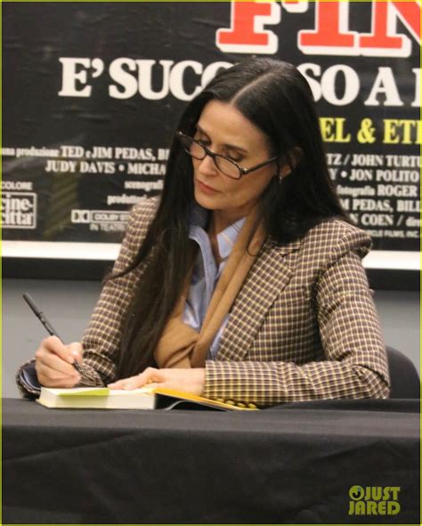 Demi Moore Signs Her New Book 'Inside Out' in Beverly Hills: Photo ...