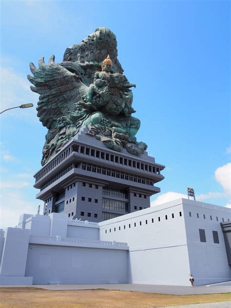 The Garuda Wisnu Kencana statue in Bali : r/HumansForScale