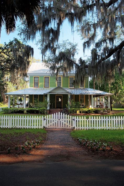 4 Perfect Homes — Made in Florida | Old farm houses, House with porch, Florida home