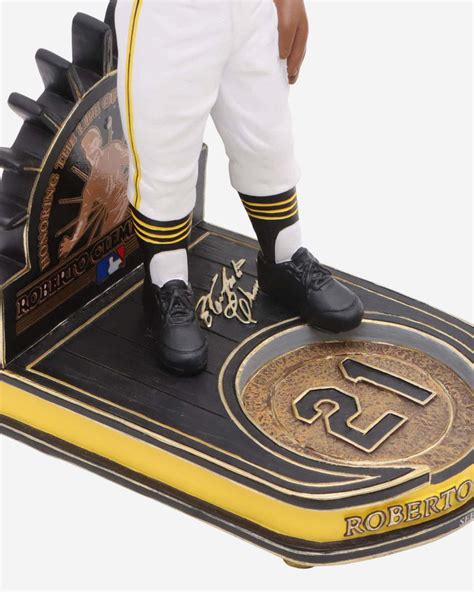 Roberto Clemente Pittsburgh Pirates 2023 Roberto Clemente Day Bobblehe FOCO