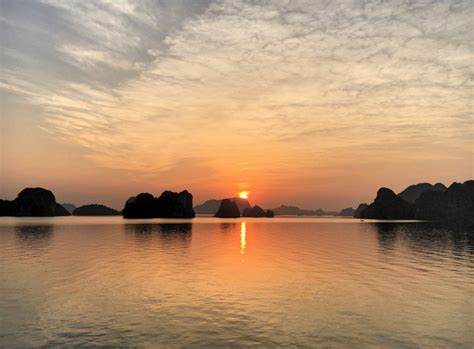 Cruising around Halong Bay | Our overseas adventures