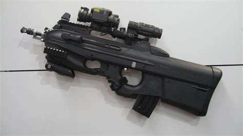 GUN MANIAC: FN F2000 ASSAULT RIFLE