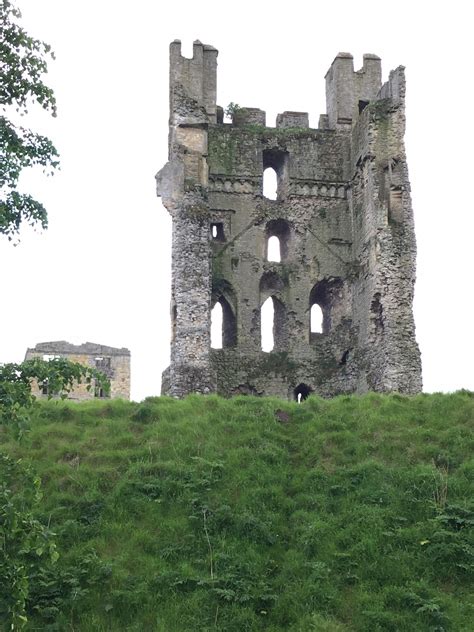 Ruins of Helmsley Castle, Yorkshire | Beautiful castles, English ...