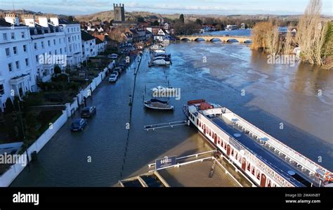 Henley-on-Thames, United Kingdom, 7 January 2024. UK Weather - The heavy rainfall during the ...