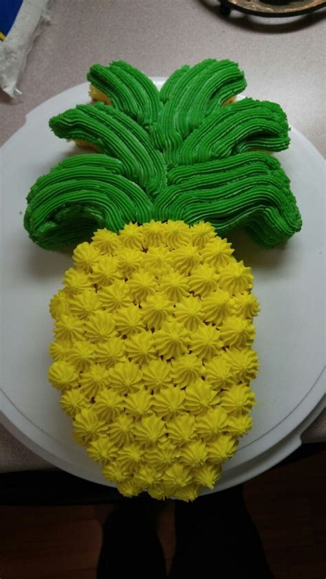 Pineapple shaped cake | Pull apart cupcake cake, Pull apart cupcakes ...