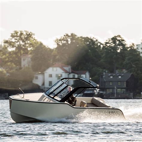 How Electric Boatbuilders are Making Waves across the Industry ...