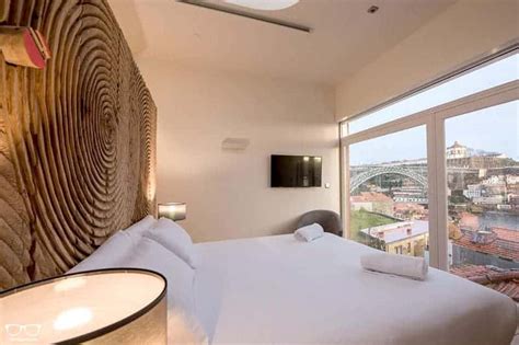 3 BEST + COOLEST Hostels in Porto 2021 (Solo-Traveler + Map)