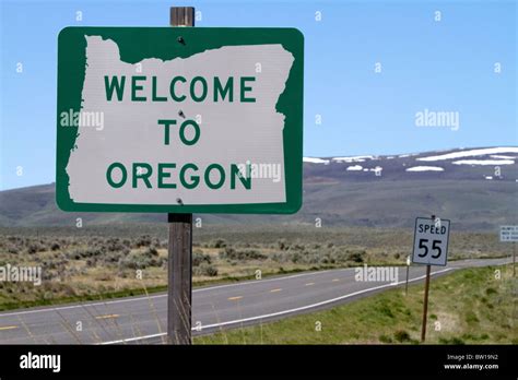 Welcome to Oregon road sign along U.S. Highway 95 at the Idaho/Oregon ...