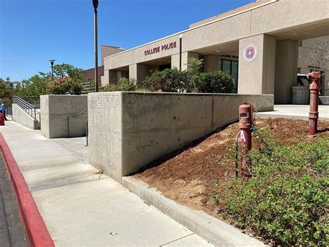 Norco College - Out Ledge To Street - FindSkateSpots