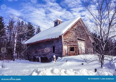 Old Barn in Maine in Winter Stock Photo - Image of wonderland, tree ...