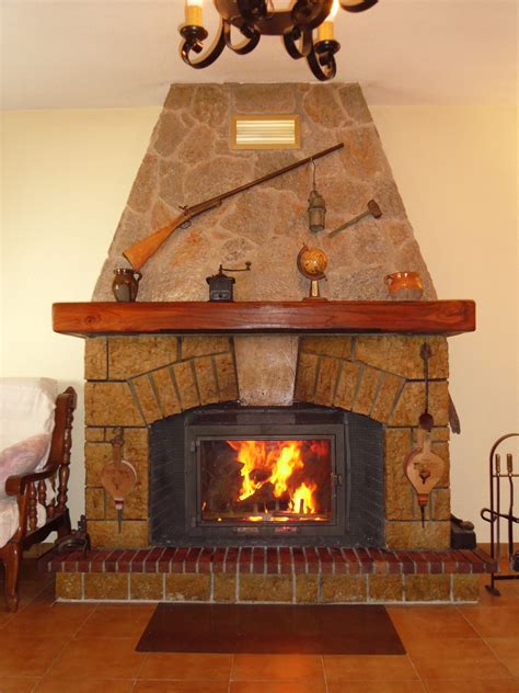 Chimenea Rústica con Insertable de Leña | Ideas Reformas Viviendas