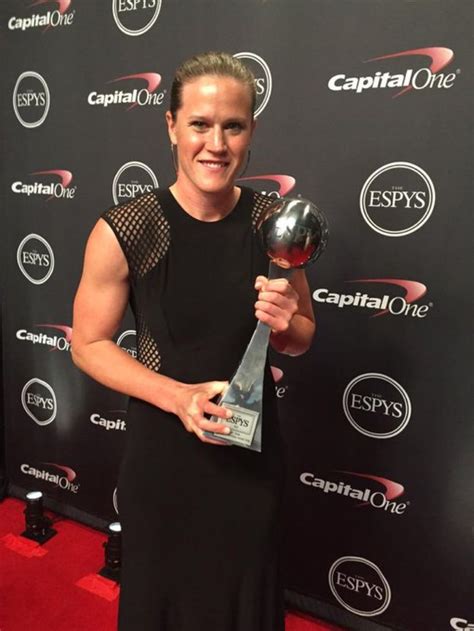 Alyssa Naeher holds her 2015 Espy award. | Alyssa naeher, Uswnt, Womens soccer