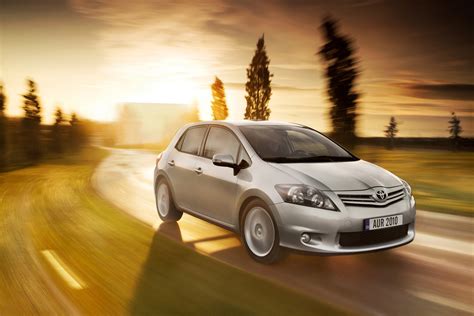 Toyota Auris (2010) - picture 4 of 22