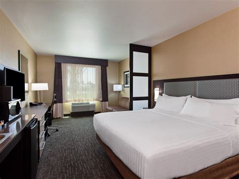 Holiday Inn Express & Suites Anaheim Resort Area Guest Room & Suite Options