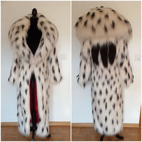 An impressive fake fur cosplay of Cruella (101 Dalmatians ...