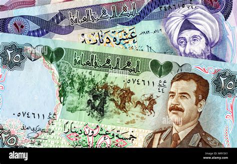 Background from different banknotes of Iraq money Stock Photo - Alamy