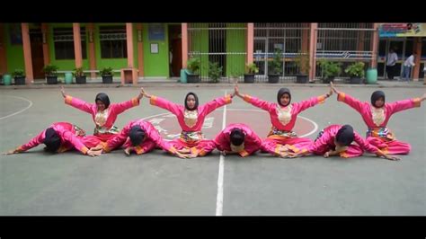 Tari Indang ( Dindin Badindin ) ( HD ) - SMK YP IPPI Jakarta - YouTube