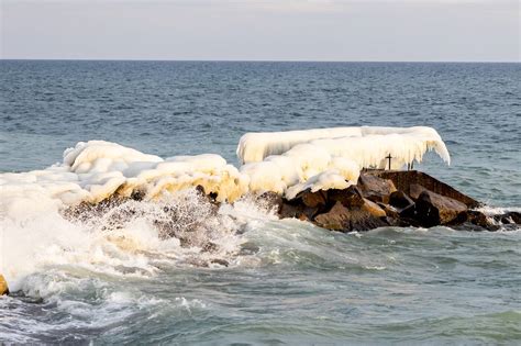 Winter storm leaves behind spectacular frozen ice formations in Toronto