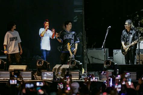 Review: Eraserheads’ reunion show is a spectacle | ABS-CBN News