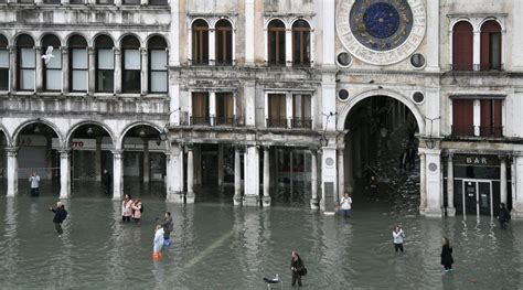 Venice Floods: Waves in St Mark’s Square Lead to Emergency Alert As the Italian City Is Hit by ...