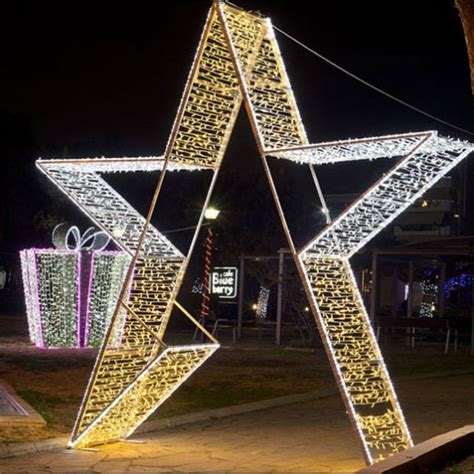 Large Outdoor Lighted Star for Christmas Decor | YanDecor